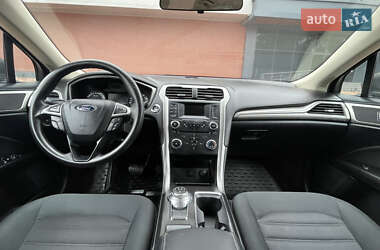 Седан Ford Fusion 2017 в 