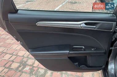 Седан Ford Fusion 2017 в 