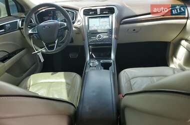 Седан Ford Fusion 2017 в 