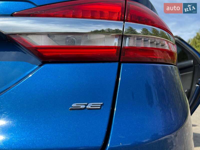 Седан Ford Fusion 2018 в Золочеві