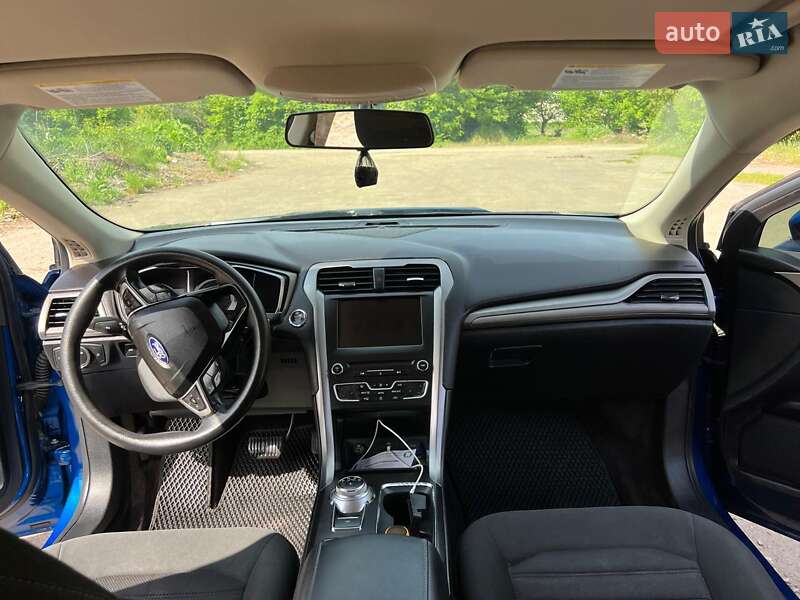Седан Ford Fusion 2018 в Золочеві