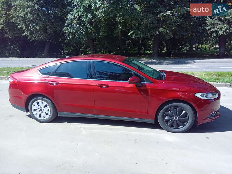Седан Ford Fusion 2013 в Львові