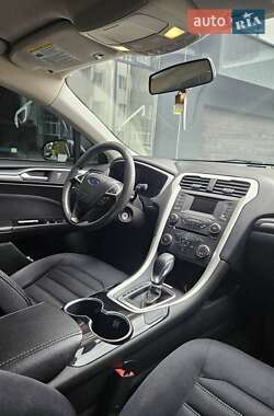 Седан Ford Fusion 2015 в 