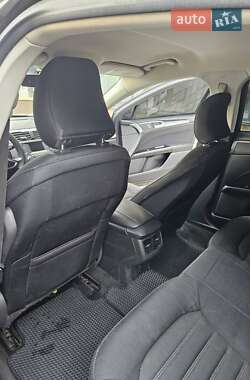 Седан Ford Fusion 2015 в 