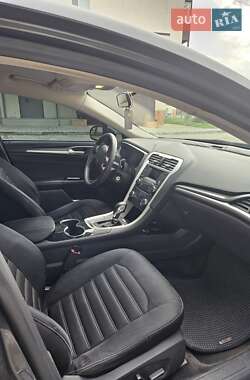 Седан Ford Fusion 2015 в 