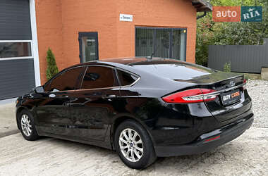 Седан Ford Fusion 2016 в 