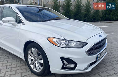 Седан Ford Fusion 2019 в 