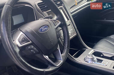 Седан Ford Fusion 2019 в 
