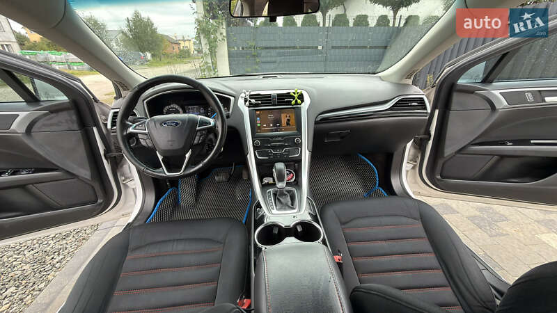 Седан Ford Fusion 2014 в Львові