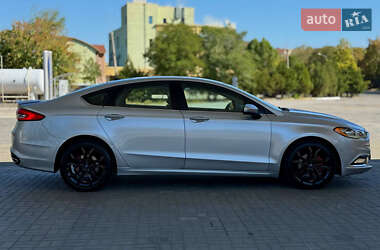 Седан Ford Fusion 2017 в 