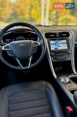 Седан Ford Fusion 2017 в 