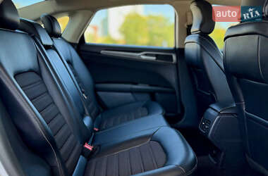 Седан Ford Fusion 2017 в 