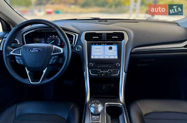 Седан Ford Fusion 2017 в 