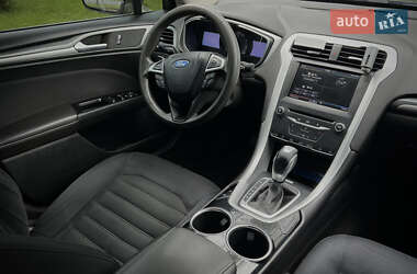 Седан Ford Fusion 2012 в 