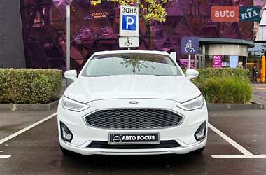 Седан Ford Fusion 2019 в 