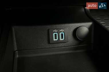 Седан Ford Fusion 2019 в 