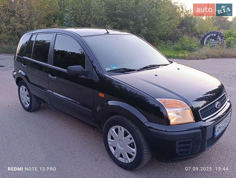 Хэтчбек Ford Fusion 2005 в Радомышле