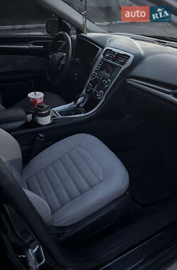 Седан Ford Fusion 2013 в 