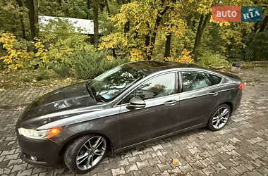 Седан Ford Fusion 2015 в 