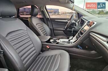 Седан Ford Fusion 2015 в 