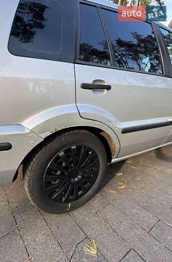 Хэтчбек Ford Fusion 2004 в 