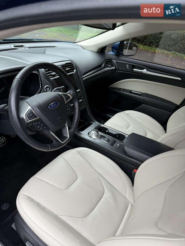 Седан Ford Fusion 2016 в Львові