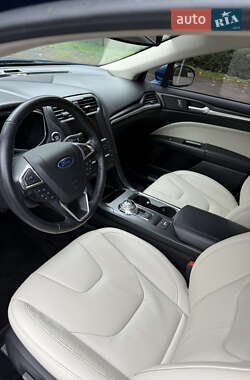 Седан Ford Fusion 2016 в 