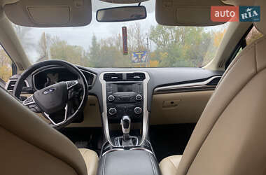 Седан Ford Fusion 2013 в 