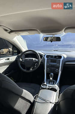 Седан Ford Fusion 2016 в 