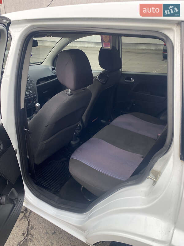 Хэтчбек Ford Fusion 2011 в Львове