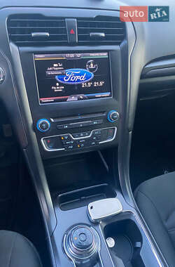 Седан Ford Fusion 2017 в 