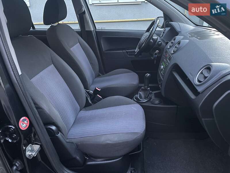 Хэтчбек Ford Fusion 2008 в Виннице