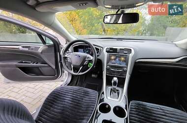 Седан Ford Fusion 2013 в 