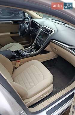 Седан Ford Fusion 2015 в 