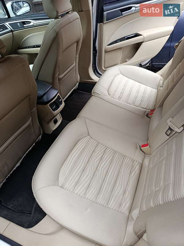 Седан Ford Fusion 2015 в Львове