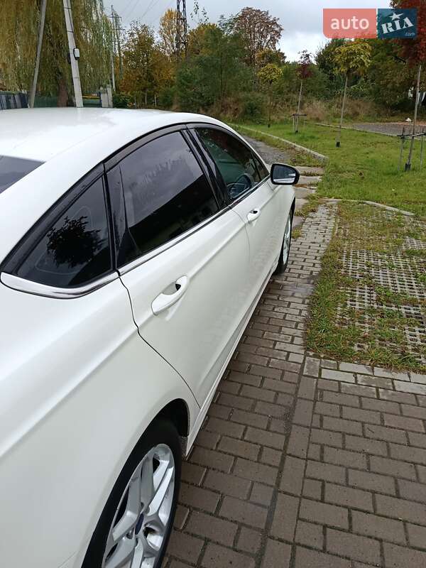 Седан Ford Fusion 2015 в Львове