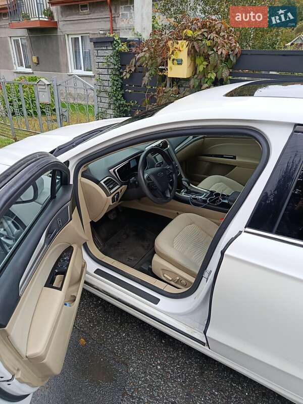Седан Ford Fusion 2015 в Львове