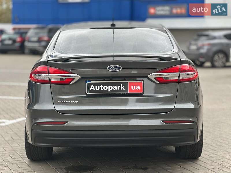 Седан Ford Fusion 2019 в Одесі