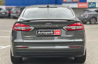Седан Ford Fusion 2019 в 