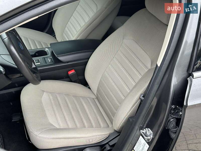 Седан Ford Fusion 2019 в Одесі