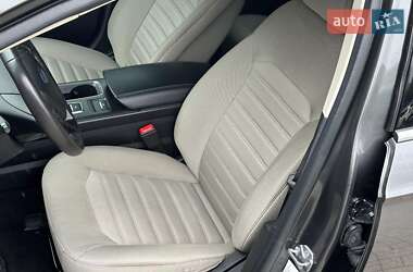 Седан Ford Fusion 2019 в 
