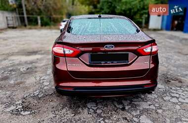 Седан Ford Fusion 2015 в 