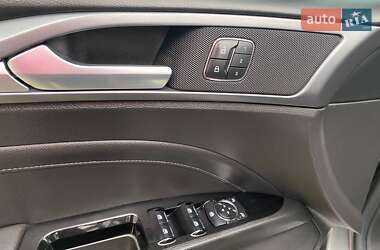 Седан Ford Fusion 2013 в 