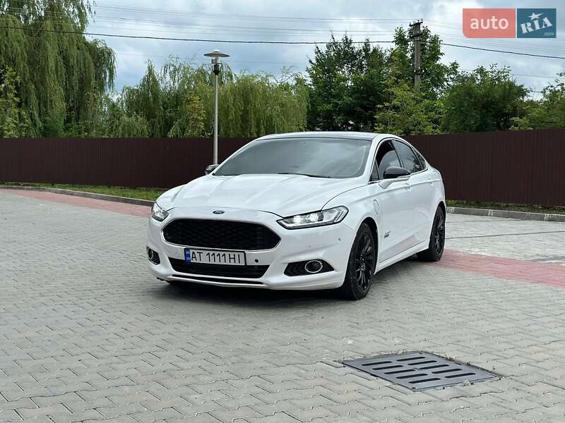 Седан Ford Fusion 2016 в 