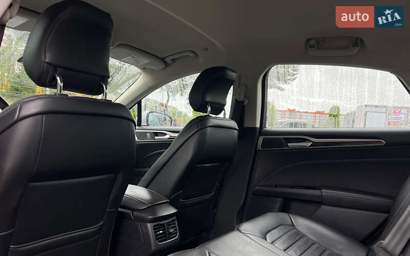 Седан Ford Fusion 2013 в Львове