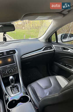 Седан Ford Fusion 2015 в 
