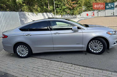 Седан Ford Fusion 2016 в 