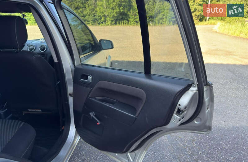 Хэтчбек Ford Fusion 2006 в Долине