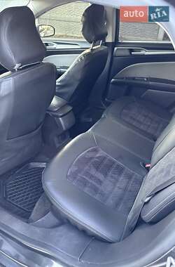 Седан Ford Fusion 2015 в 