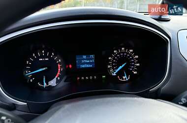 Седан Ford Fusion 2015 в 